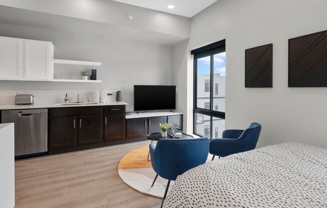 Studio, 1 bath, 394 sqft, $1,100, Unit 2418