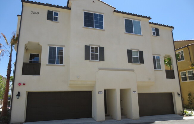 3 Bedroom 3 Bath Townhome in gated Community!