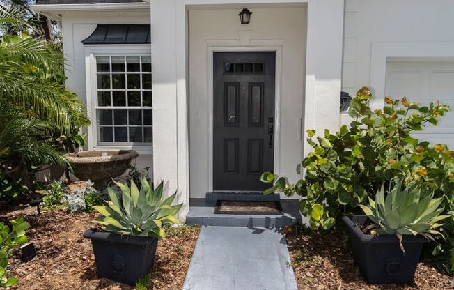 Furnished 2-Bed, 2-Bath Townhouse in Orlando Country Club-Near College Park