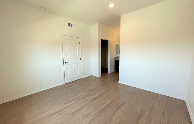 2 beds, 2 baths, 935 sqft, $2,595, Unit Bldg 13 - 104