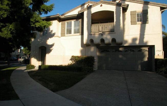 WOW! 2 bedroom, 2 bath Townhome in Capri!