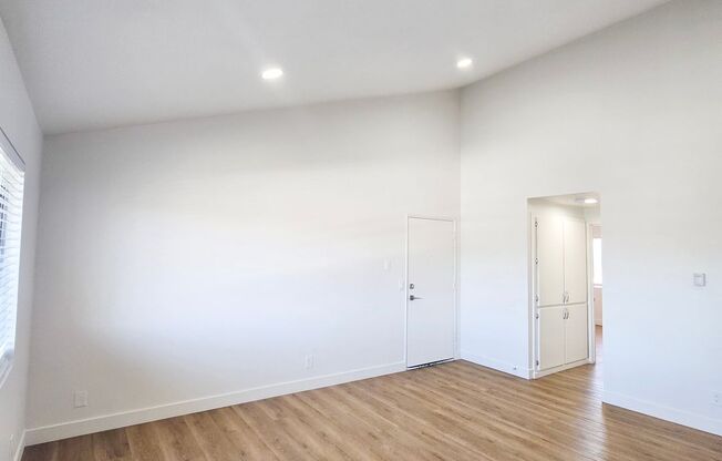 11th St Apartments