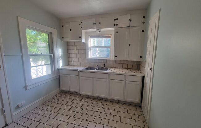 1 bed, 1 bath, 745 sqft, $800, Unit 1