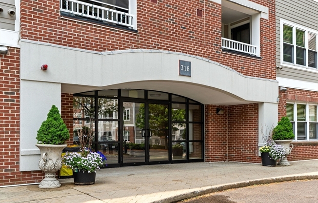 2 beds, 2 baths, 1,170 sqft, $3,650, Unit 204