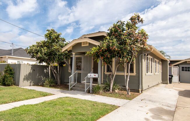 Very Cute Spacious 3bd/2ba House with Large Yard and Garage! Available 06/01