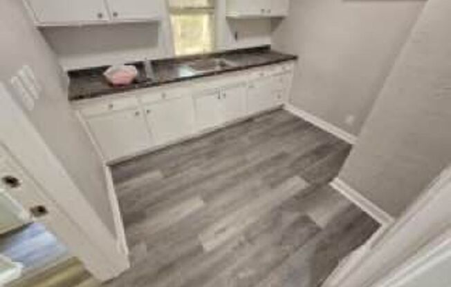 2 beds, 1 bath, $995