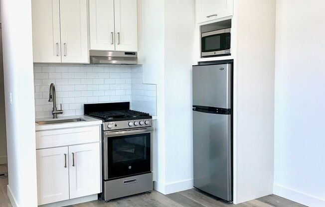 Studio, 1 bath, 220 sqft, $2,275, Unit C3