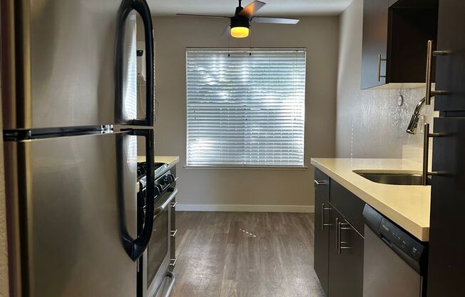 2 beds, 1 bath, 830 sqft, $1,950, Unit 16