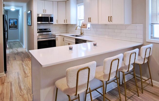 Charming updated 3 bedroom/2 bath in Selwyn Park with off street parking