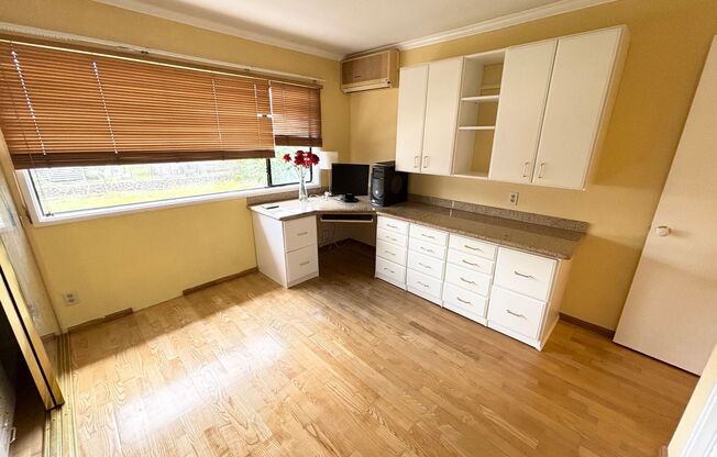 2 beds, 1.5 baths, $3,300, Unit # #C 12 NUUANU STREAMSIDE