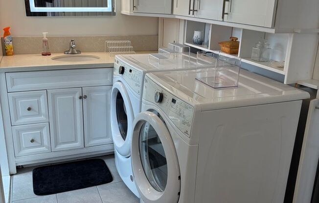 2 beds, 1 bath, $3,000, Unit # 402