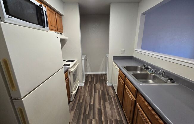 1 bed, 1 bath, $950, Unit # 34