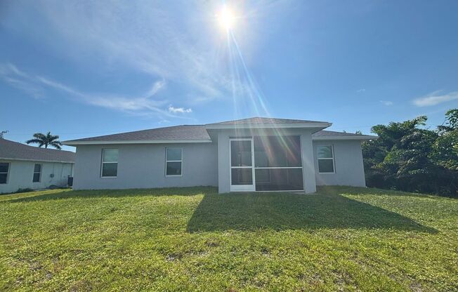 Spacious & Modern 3 Bed, 2 Bath in NW Cape - Available Now!