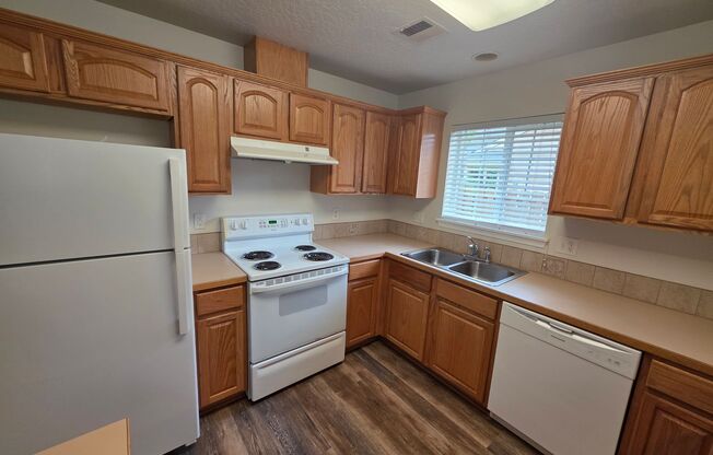 Duplex in a Well Maintained Community