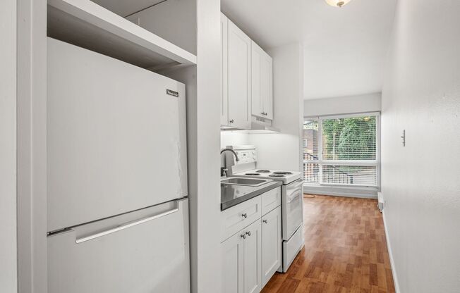 Studio, 1 bath, 355 sqft, $1,325, Unit 312