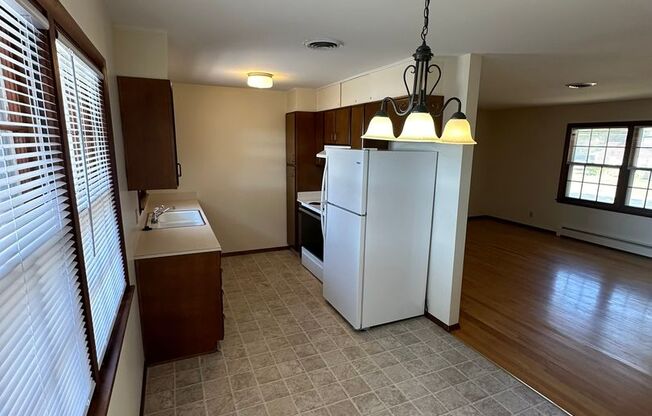 2 beds, 1 bath, $925, Unit EP1908DO