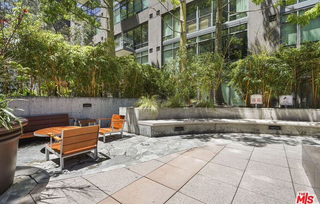 1 bed, 1 bath, 930 sqft, $3,000, Unit 813