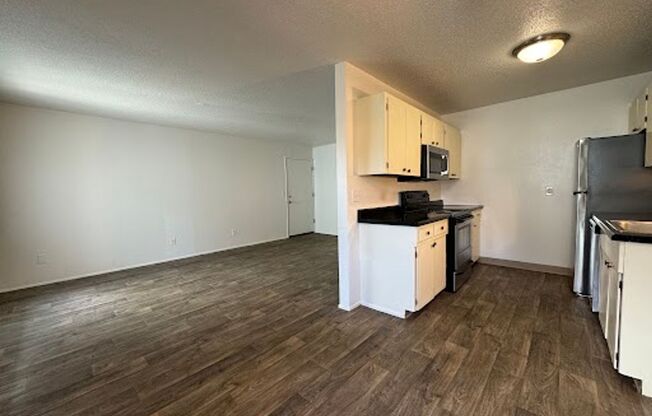 2 beds, 1 bath, 850 sqft, $1,399, Unit 12