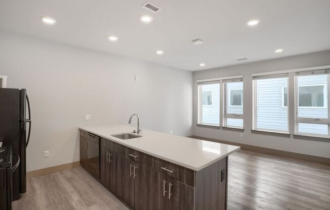 4 beds, 4 baths, 1,094 sqft, $2,900, Unit 207