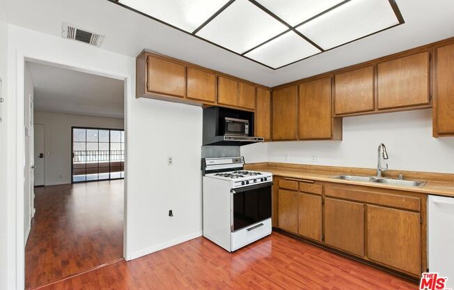 11127 LA MAIDA ST