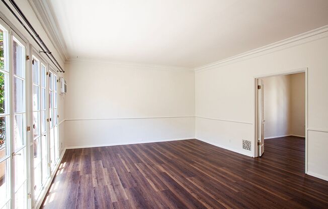 Charming Vintage 1 Bed / 1 Bath in the Heart of West Hollywood