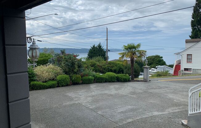 4 Bedroom/3 Bath Mukilteo Duplex with Views $3500 Inc W/S/G/E