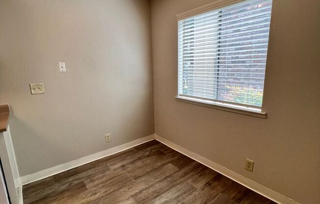 2 beds, 1 bath, $1,595