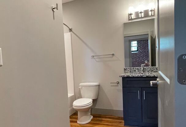 2 beds, 2 baths, 953 sqft, $1,848, Unit Bay 5 Unit 221