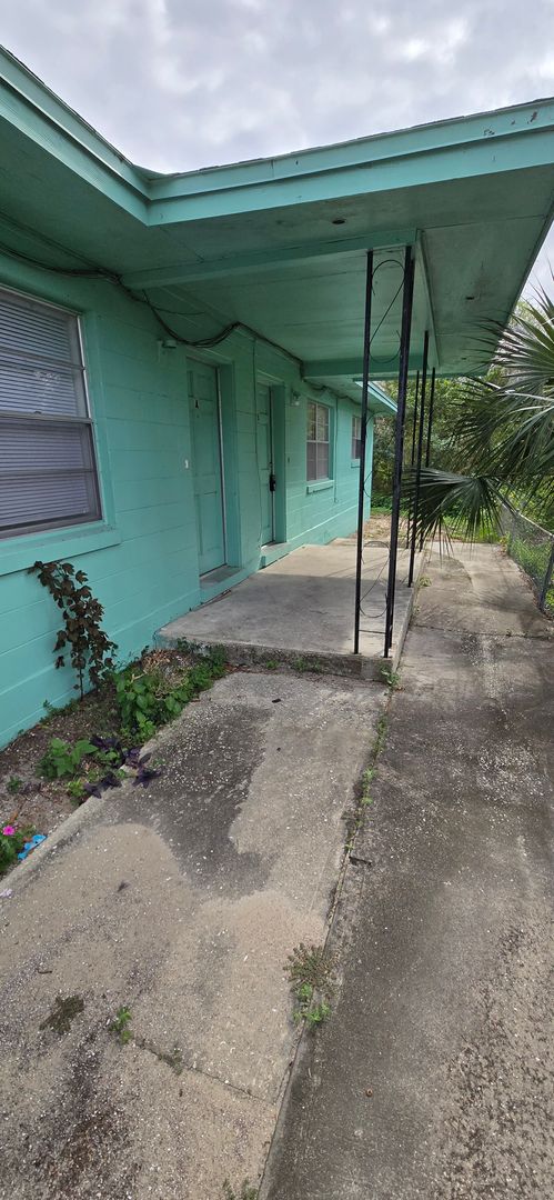 SPACIOUS 2 BEDROOM 1 BATH DUPLEX LOCATED IN WINTER HAVEN