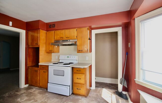 3 beds, 1 bath, $1,350