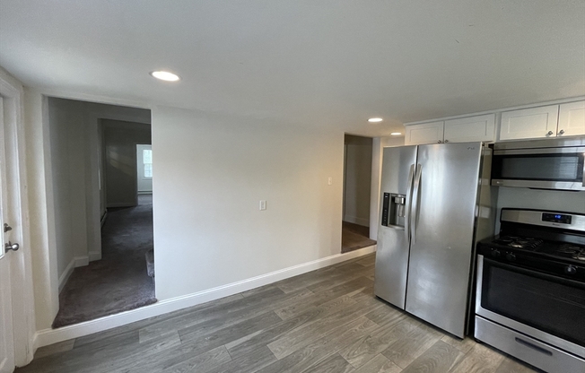 3 beds, 1 bath, 1,301 sqft, $2,800, Unit 1057