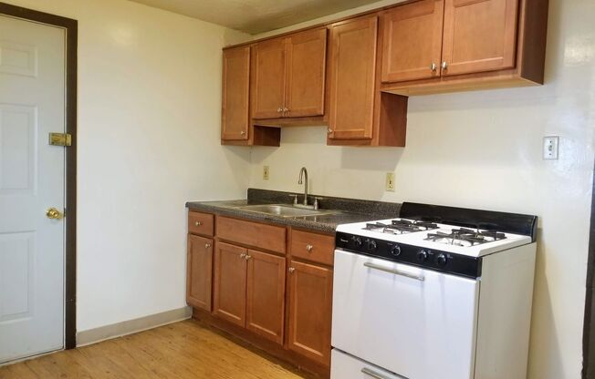 Cozy One Bedroom Apartment! Great Oakland Location! Call Today!