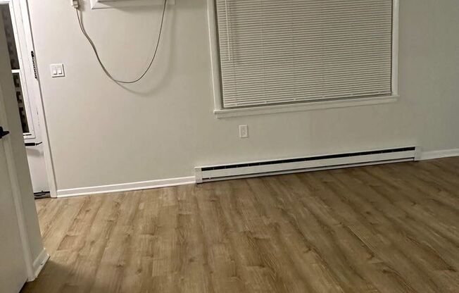 2 beds, 1 bath, $1,750, Unit E03