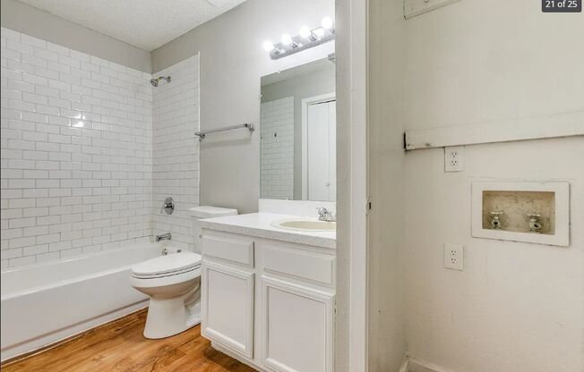 1 bed, 1 bath, 730 sqft, $1,600, Unit 1313