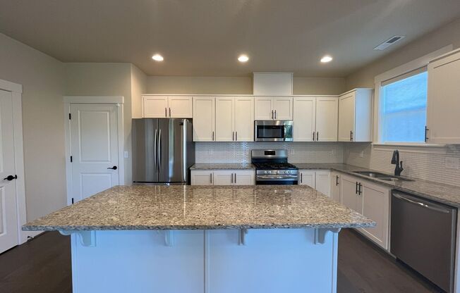 Beaverton Lovely 4 Bedroom 2.5 Bathroom in Bethany Crossing! Garage, A/C and Washer & Dryer Included!