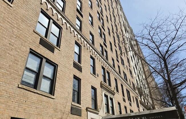 1 bed, 1 bath, $5,500, Unit 10I