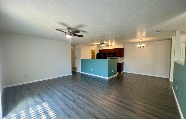Lovely 2 Bedroom 2 Bathroom Condo Located In The NW!