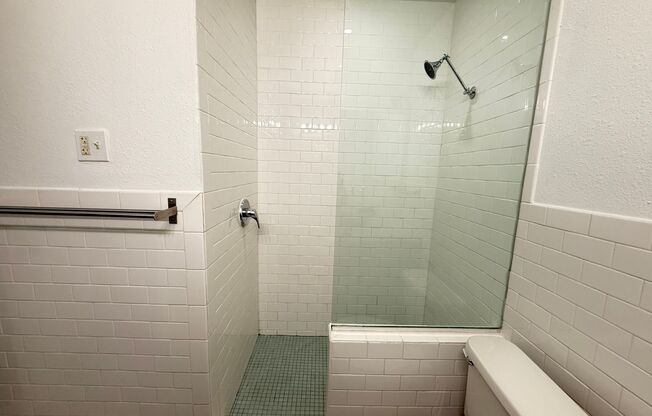 2 beds, 1 bath, 954 sqft, $1,654, Unit RRO-225