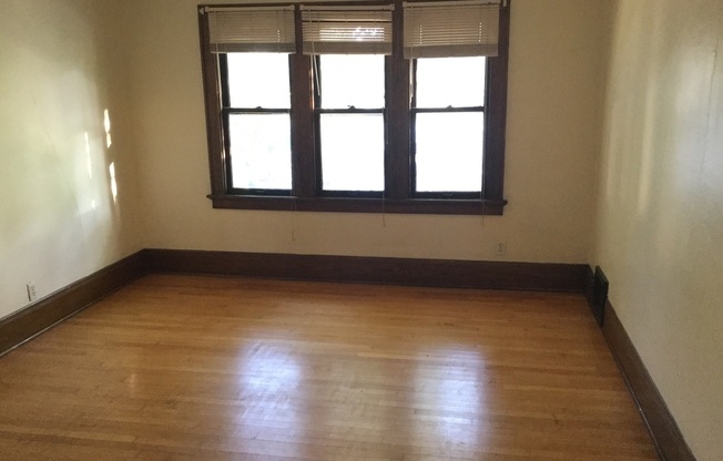 2 beds, 1 bath, $1,095, Unit #3