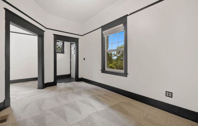 Bright 3 Bed | 2 Bath Home in Renton – 1,000 Sq Ft
