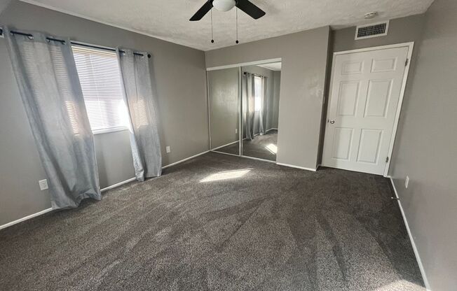 2 beds, 1 bath, $1,300, Unit Unit #A