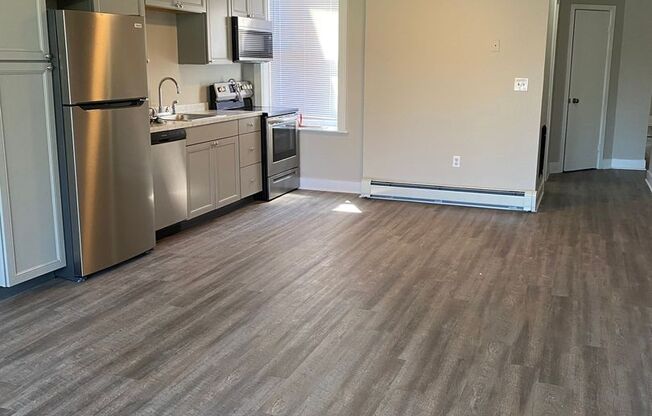 3 beds, 1 bath, $1,550, Unit 1253 Unit 2