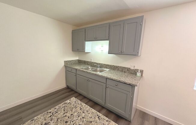 Move In Ready. Beautiful 1bd1/ba with parking!