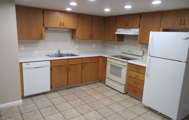 3 beds, 1 bath, $995