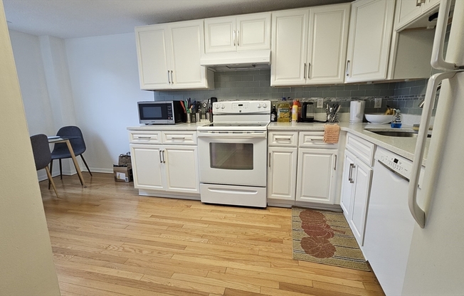 2 beds, 2 baths, 1,098 sqft, $3,100, Unit 416