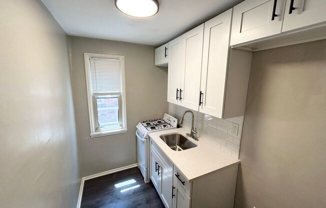 1 bed, 1 bath, 575 sqft, $995, Unit 114