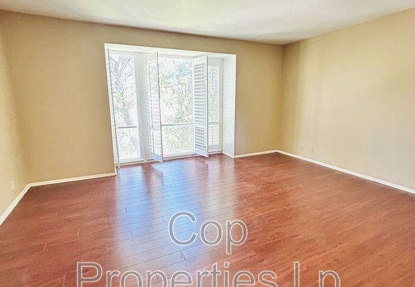 3878 HIDDEN DR
