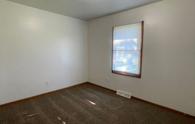 2 beds, 1 bath, $995