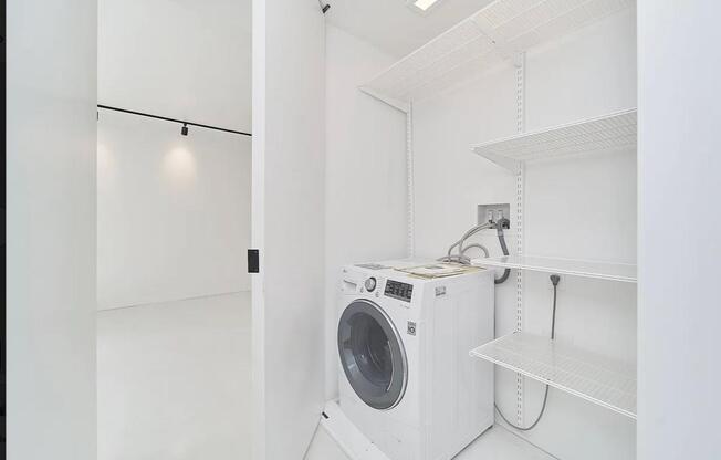 2 beds, 1 bath, $6,400, Unit 1803
