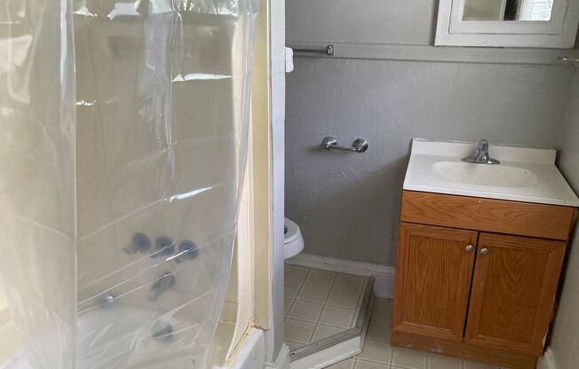 1Bedroom/ 1 Bath Apartment on Fourth St.